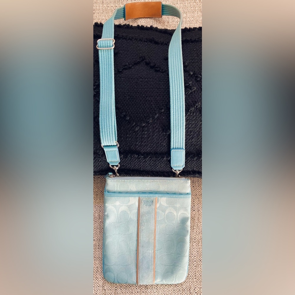 Baby Blue Coach Crossbody Brand New - Picture 4 of 9